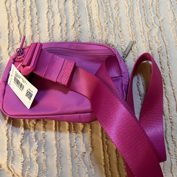 NWT Authentic Lululemon everywhere belt bag , color is  a hot pink or fuschia . - Picture 2 of 4